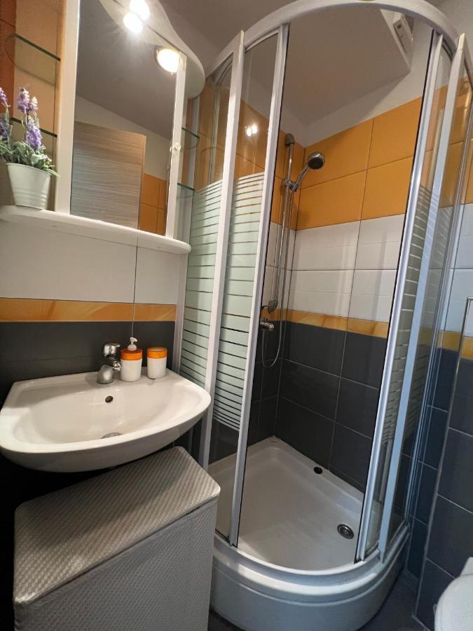 Apartman Center אומיס מראה חיצוני תמונה