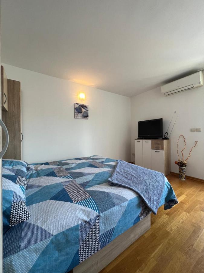Apartman Center אומיס מראה חיצוני תמונה